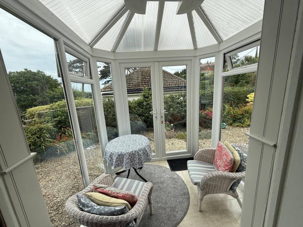 Lot: 65 - GROUND FLOOR TWO-BEDROOM FLAT CLOSE TO SEA - Conservatory